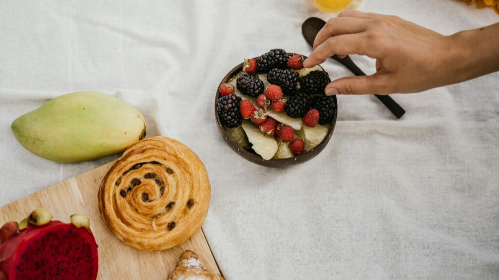 How Cameroon YouTube bloggers can collaborate with Tunisia advertisers in 2025