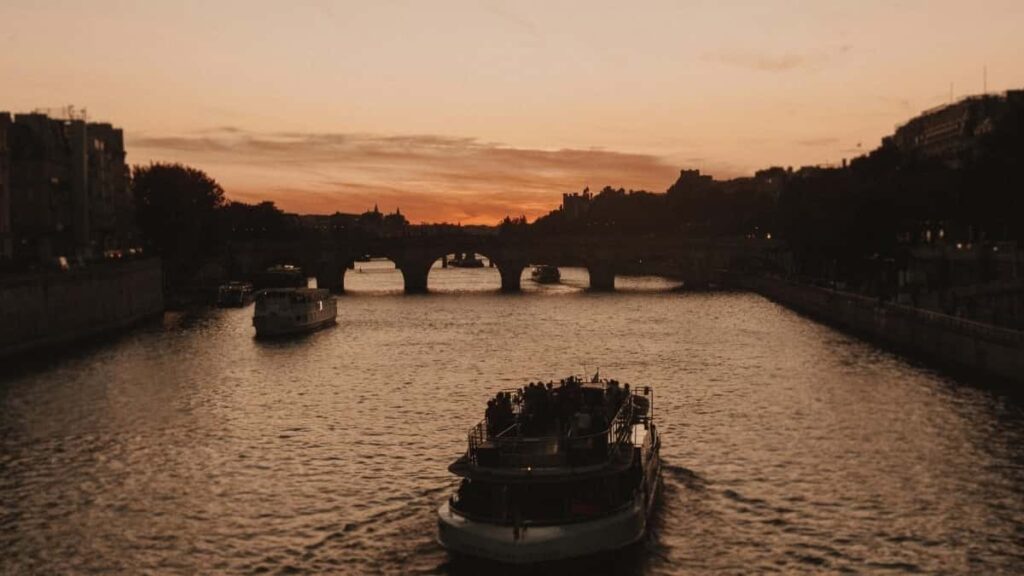 2025 Japan WhatsApp All Category Advertising Rate Card pour Cameroon