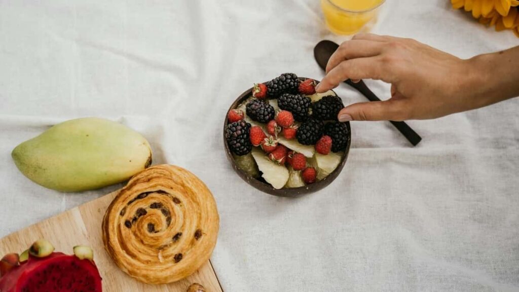 2025 Japan WhatsApp AllCategory Advertising Rate Card pour Cameroon