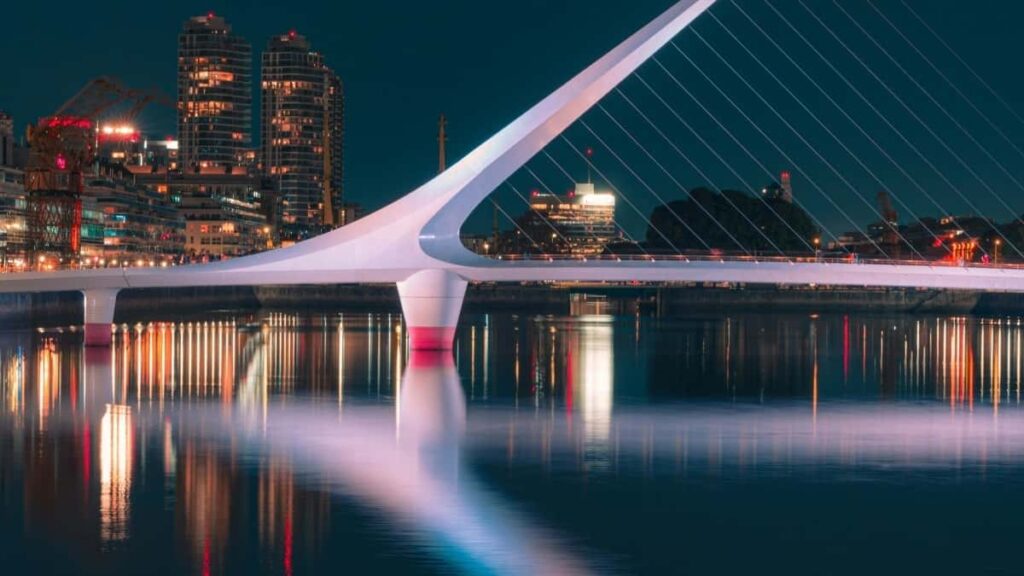 2025 Portugal WhatsApp All Category Advertising Rate Card pour Cameroon