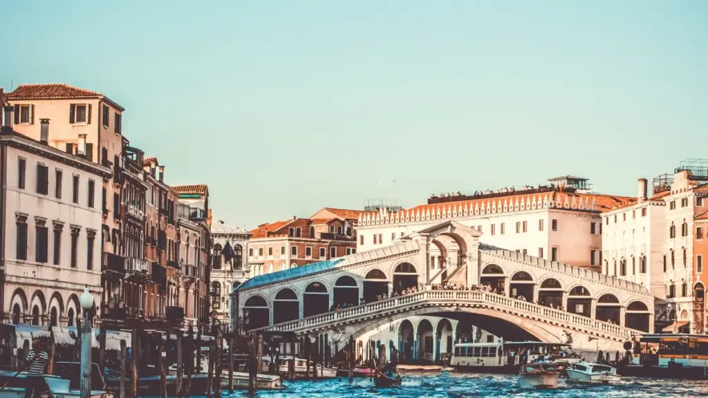 Guide pratique pour les annonceurs camerounais cherchant à collaborer avec des créateurs LinkedIn grecs en marketing d'affiliation.