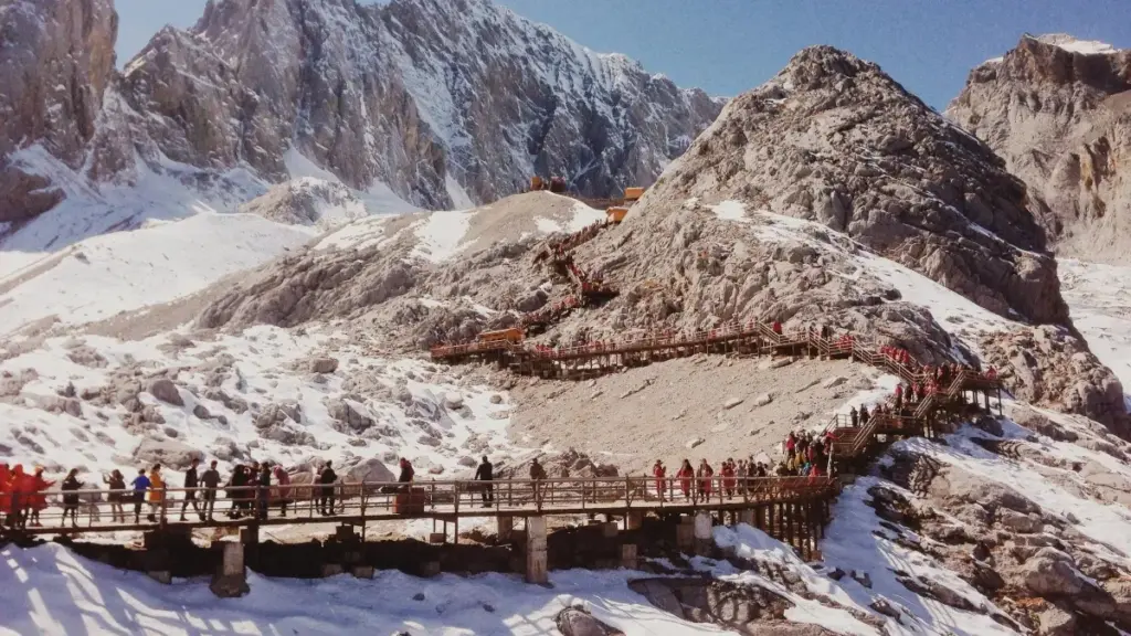 Apprends comment les créateurs camerounais peuvent contacter les marques Costa Rica sur Shopee pour des contenus sponsorisés d’hôtels.