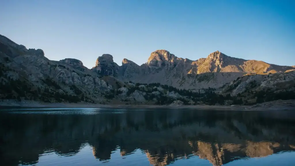Guide pratique pour annonceurs au Cameroun : comment repérer et engager des créateurs Discord au Mexique pour promouvoir tours locaux via influenceurs, avec risques, tactiques et checklist opérationnelle.