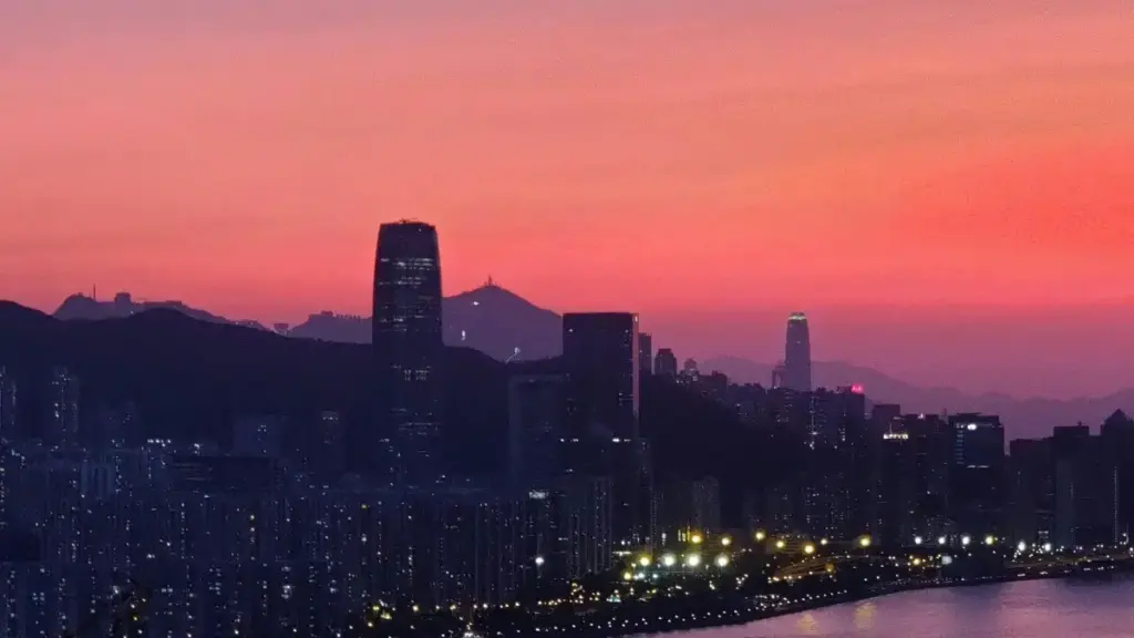 Guide pratique pour créateurs au Cameroun : trouver, contacter et convaincre marques irlandaises sur WhatsApp avec before/after qui vendent.