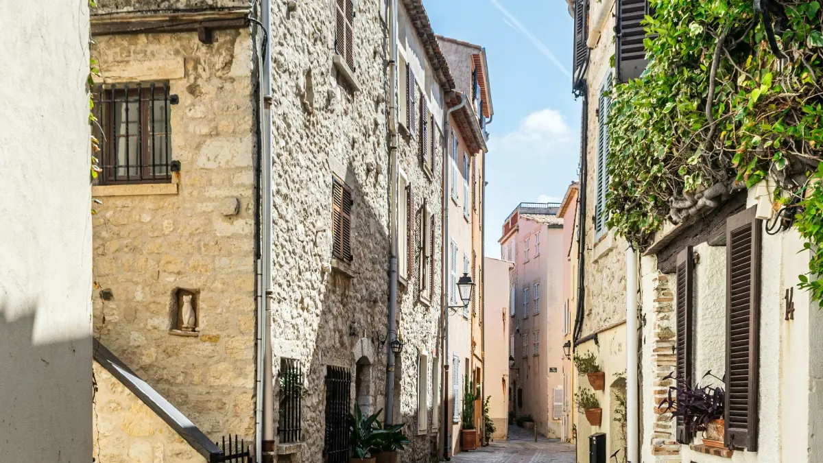 Créateurs CM ciblant marques russes sur LinkedIn — Guide rapide