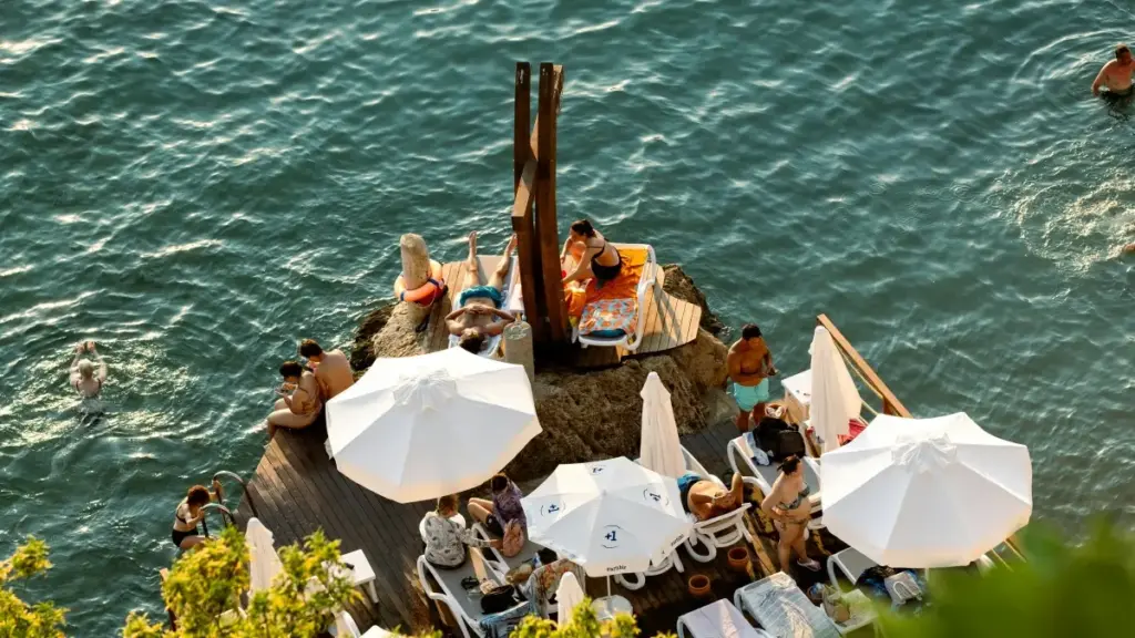 Guide pratique pour créateurs au Cameroun : stratégies concrètes pour approcher les marques en Georgie via Line et obtenir des placements pour artistes émergents.