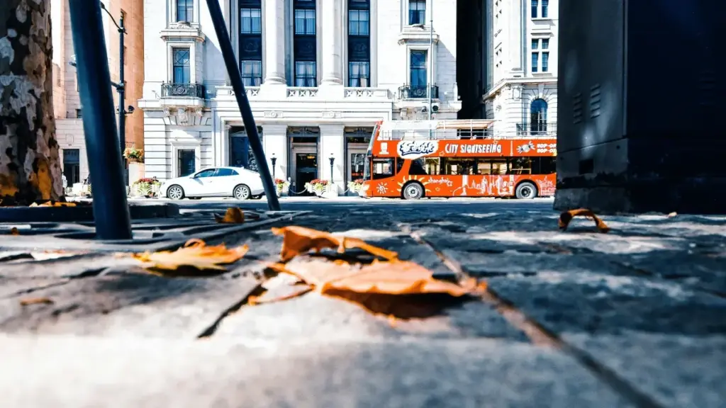 Guide pratique pour créateurs au Cameroun: comment approcher marques chinoises liées à Netflix pour collaborations bien‑être, avec tactiques locales, exemples et checklist.