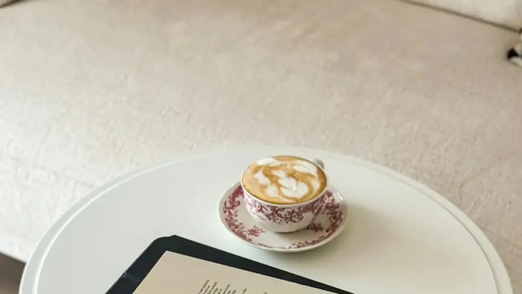 Guide pratique pour créateurs au Cameroun: comment approcher marques britanniques sur YouTube, construire propositions stylées, et décrocher collaborations rémunérées.