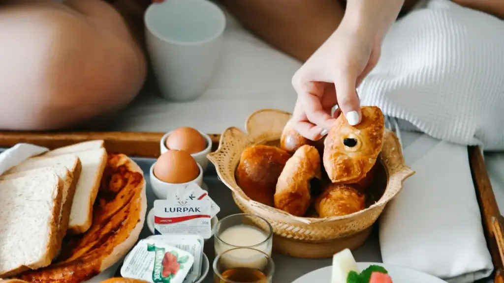 Guide pratique pour créateurs au Cameroun qui veulent contacter marques birmanes sur SoundCloud et organiser des giveaways de clefs de jeux — tactiques, risques, modèles de message et checklist.