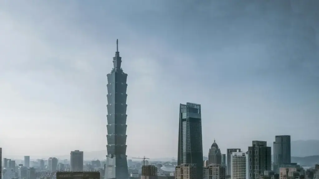 Guide pratique pour créateurs au Cameroun : comment contacter les marques Iceland via HBO Max, préparer des unboxings et convaincre avec des témoignages vidéo.